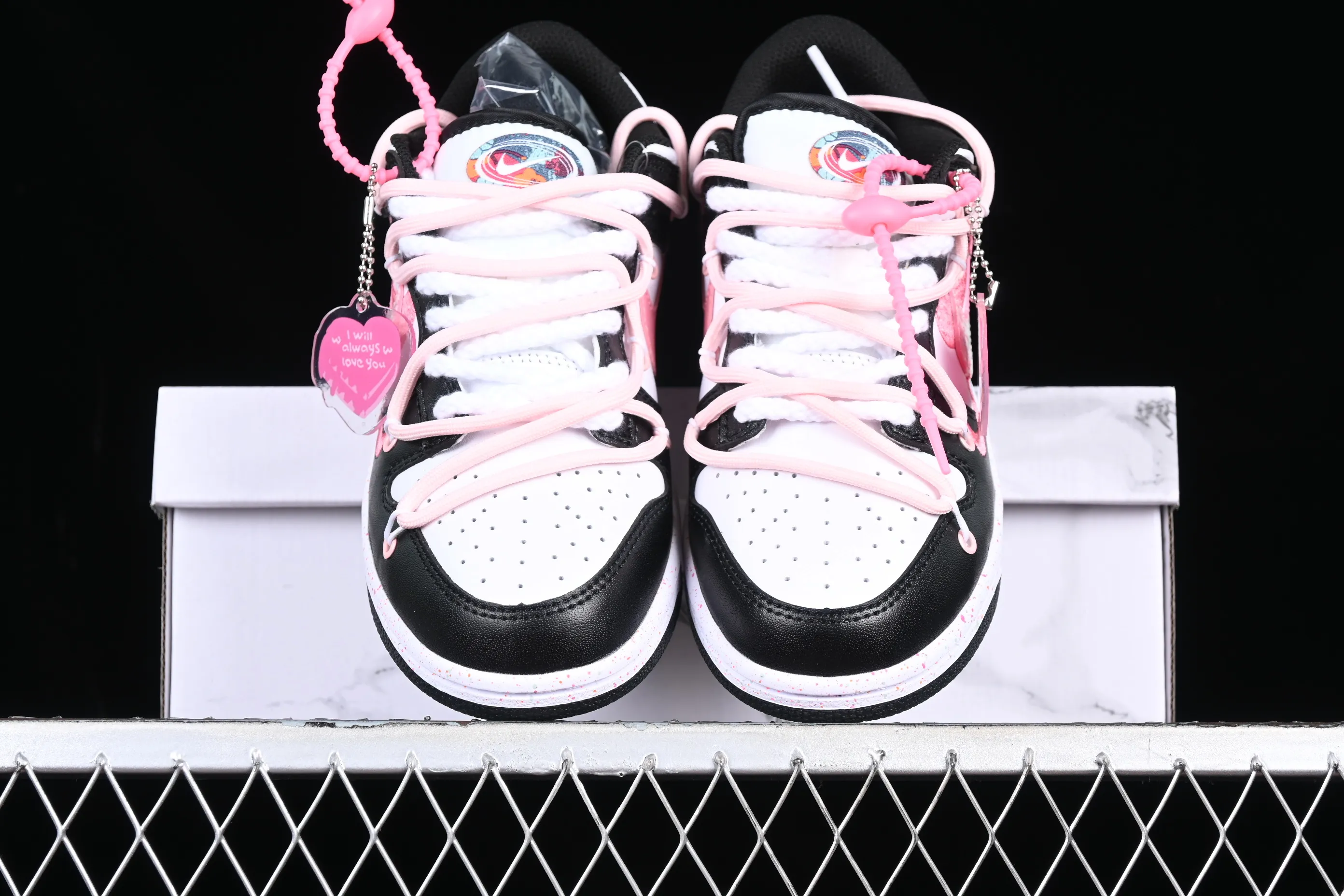 All Categories Nk SB Dunk Series Nk SB Dunk Low Low-top sneakers Nk Dunk Low "Multi Color" Vibrant three hooks Customized version of deconstructed strap casual sneakers FD4623-131